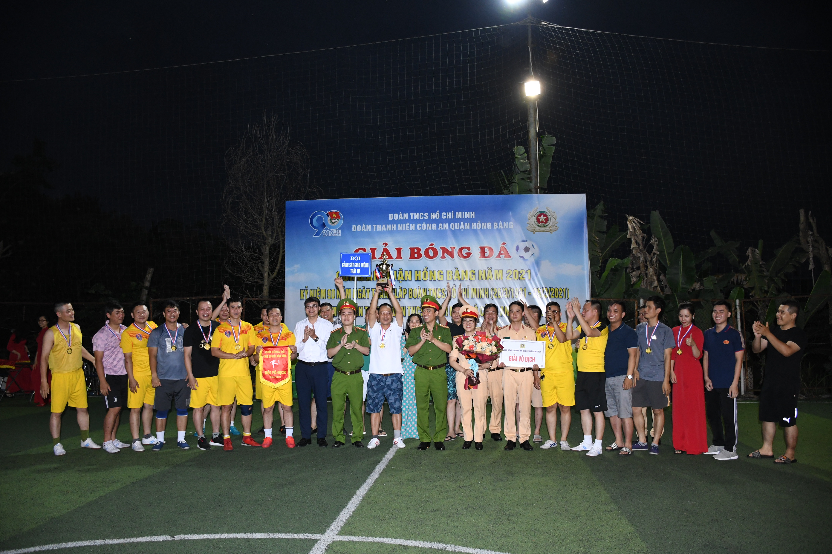 Đội CSGT -TT Công an quận Hồng Bàng vô địch giải bóng đá nội bộ